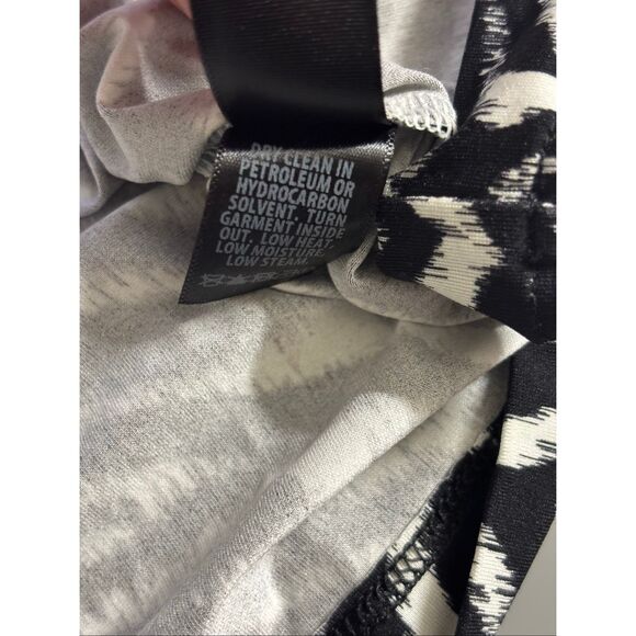 St. John lightweight turtleneck black white zebra print size small new - Picture 5 of 10
